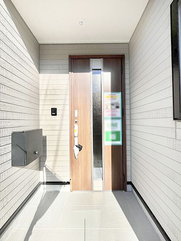 大切な家族、来客を出迎える玄関。