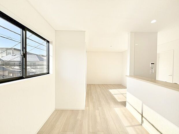 家族団らんの時間も増えそうなくつろぎのリビングダイニング。   