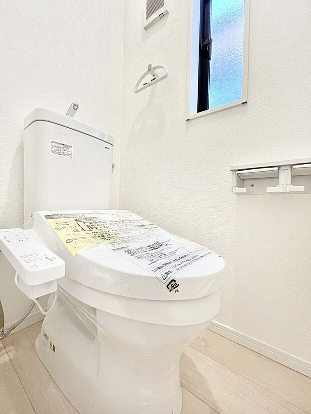明るく清潔感のあるトイレです。