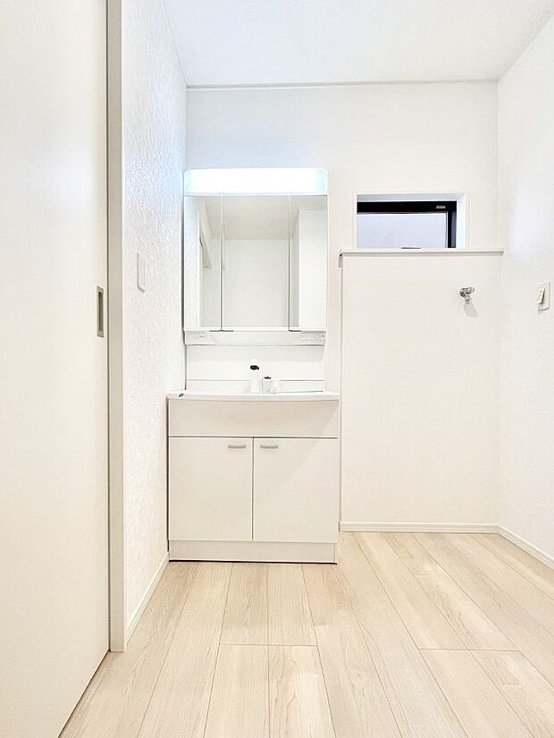 収納力と機能性に優れた洗面化粧台