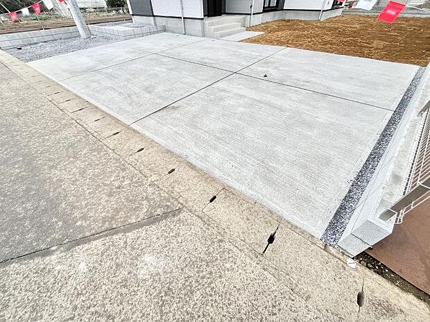 駐車2台可能!急なお客様の駐車に。また、ご家族の自転車スペースとしても大活躍。