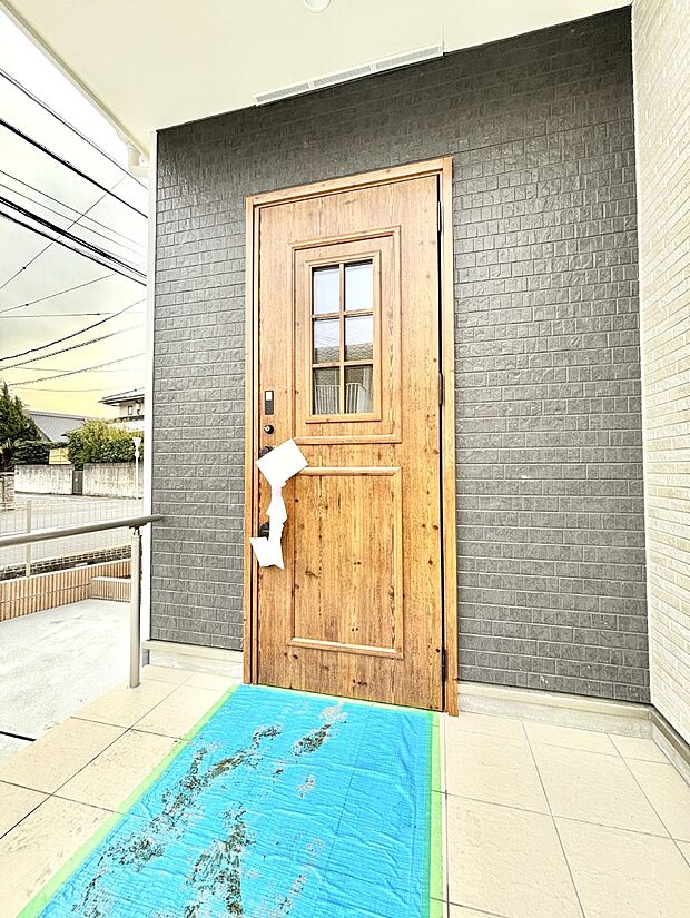 大切な家族、来客を出迎える玄関。