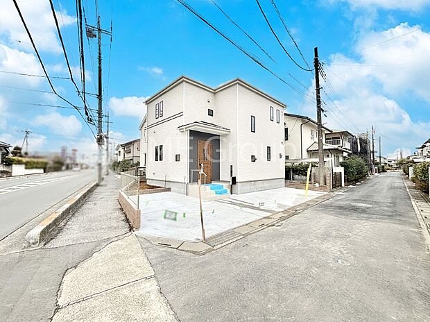 前面道路はきちんと整備されています  