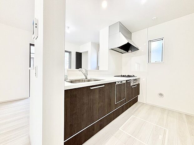 料理をしながらご家族との会話を楽しめる対面カウンターキッチン