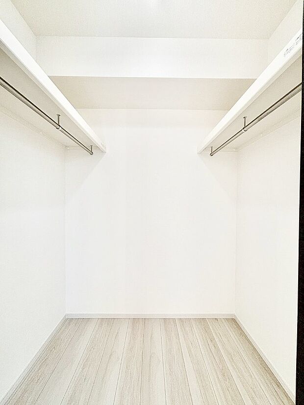 ウォークインクローゼットの活用で生活空間スッキリ