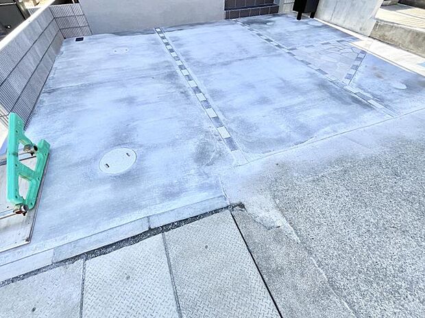 駐車2台可能!急なお客様の駐車に。また、ご家族の自転車スペースとしても大活躍。