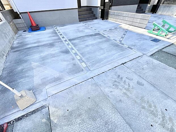 駐車2台可能！急なお客様の駐車に。また、ご家族の自転車スペースとしても大活躍。