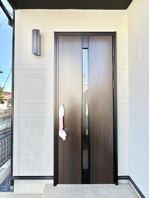 住まいの顔を演出する、玄関ドア。 