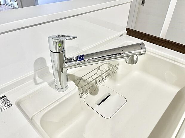 いつでも清潔なおいしいお水を。一つの水栓で水道水と浄水を使い分け。