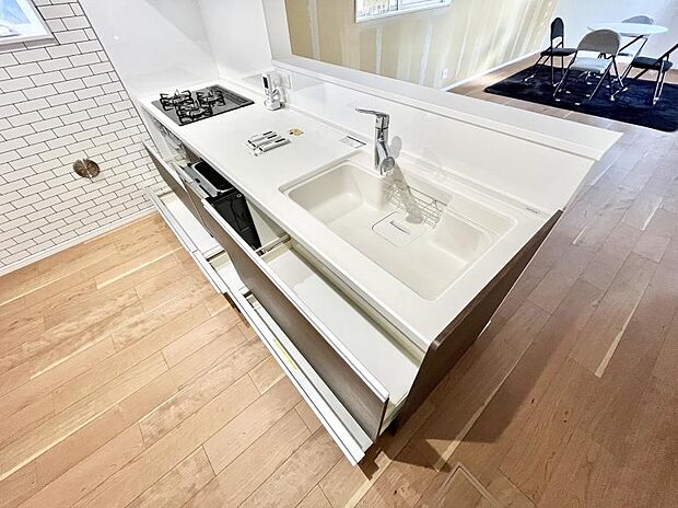 使いやすさを優先したスライド式収納タイプ!