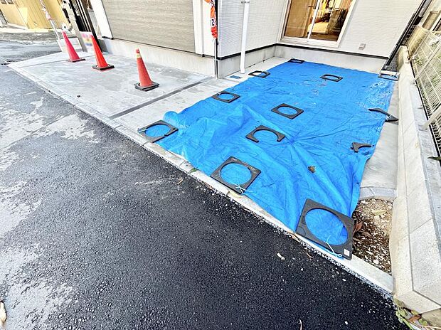 駐車2台可能!急なお客様の駐車に。また、ご家族の自転車スペースとしても大活躍。