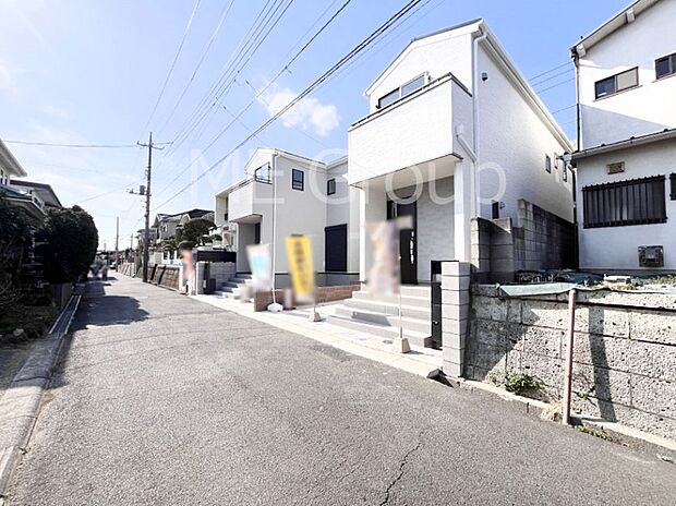 開放感を感じられる二方道路に面した立地。ここから始まる新生活を応援いたします！ 