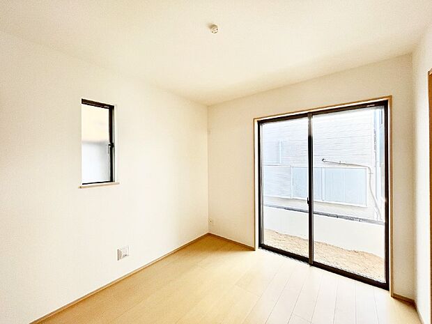 リビング横の洋室は引き戸を開ければリビングと一体に。閉じれば独立した洋室に。