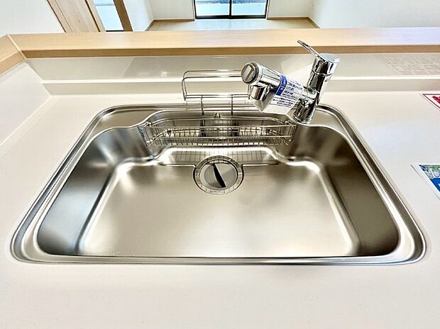 広々としたシンクでお料理やお皿洗いもラクラク快適に！