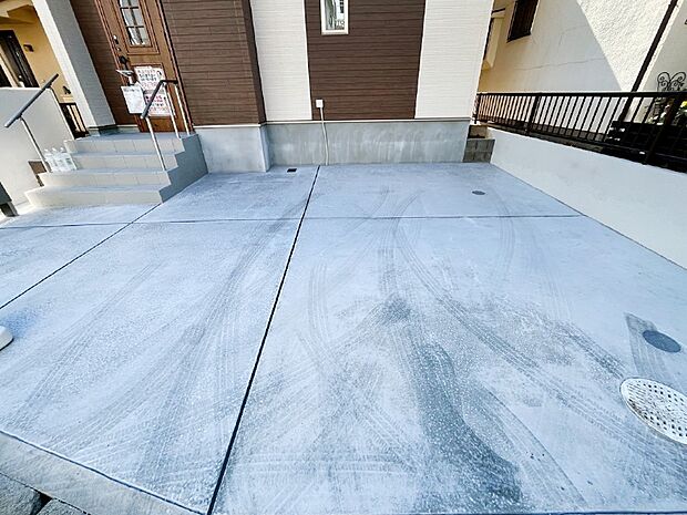 駐車2台可能！急なお客様の駐車に。また、ご家族の自転車スペースとしても大活躍。