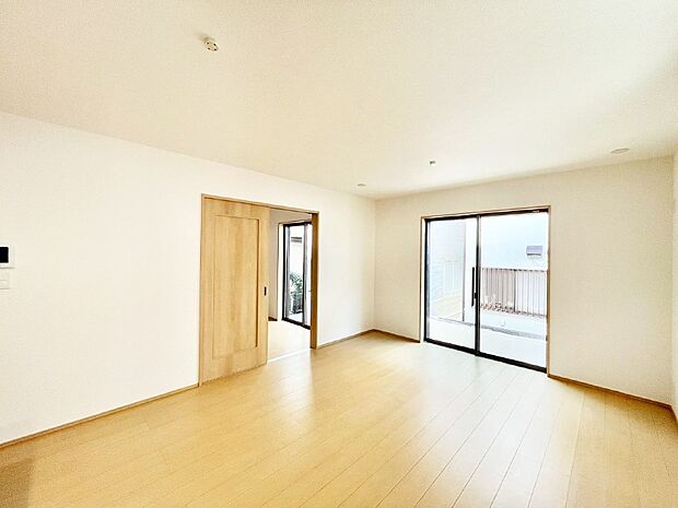 家族の笑顔が自然と生まれてくる、そんな雰囲気のダイニングに仕上がっています。