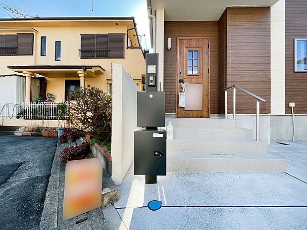 シンプルデザインのポスト。