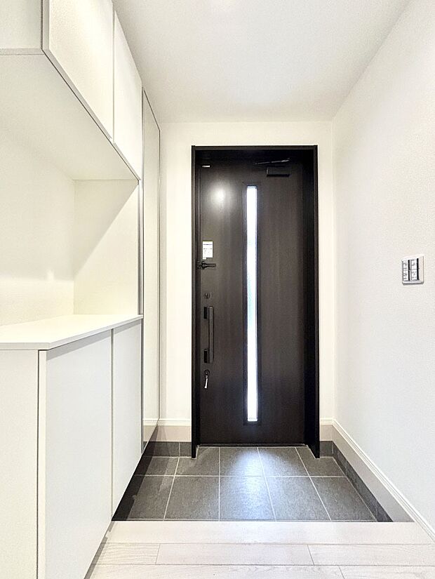 明るい玄関はお客様をお出迎えするのにぴったりです!