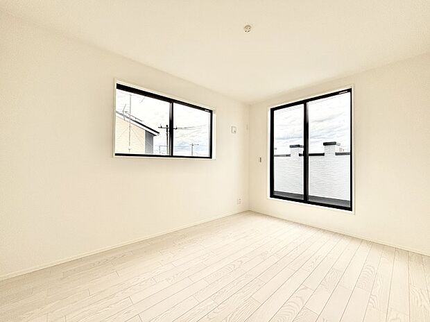 明るいバルコニーサイドに洋室を設置。目覚めの良い寝室に。