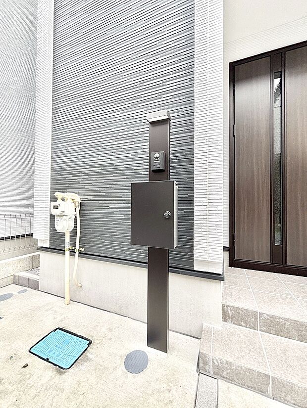 シンプルデザインのポスト。