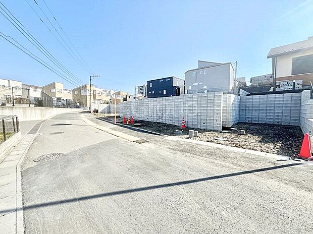 前面道路はきちんと整備されています