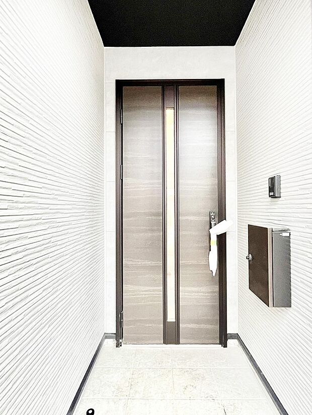 大切な家族、来客を出迎える玄関。