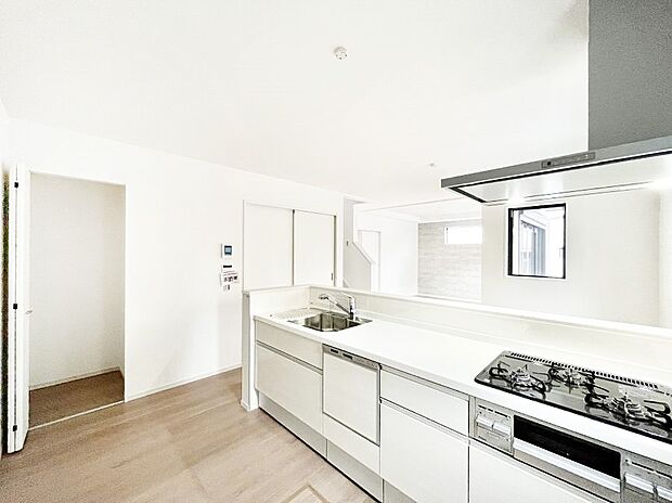 毎日使うキッチンだから、使いやすさ&お手入れのしやすさにこだわりました。