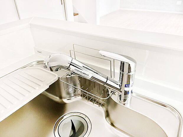 いつでも清潔なおいしいお水を。一つの水栓で水道水と浄水を使い分け。