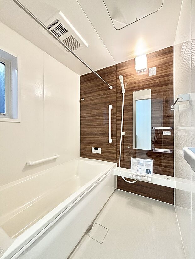 落ち着いた雰囲気でゆっくりお寛ぎいただけるバスルーム