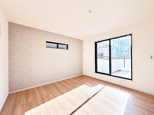 明るいバルコニーサイドに洋室を設置。目覚めの良い寝室に。 