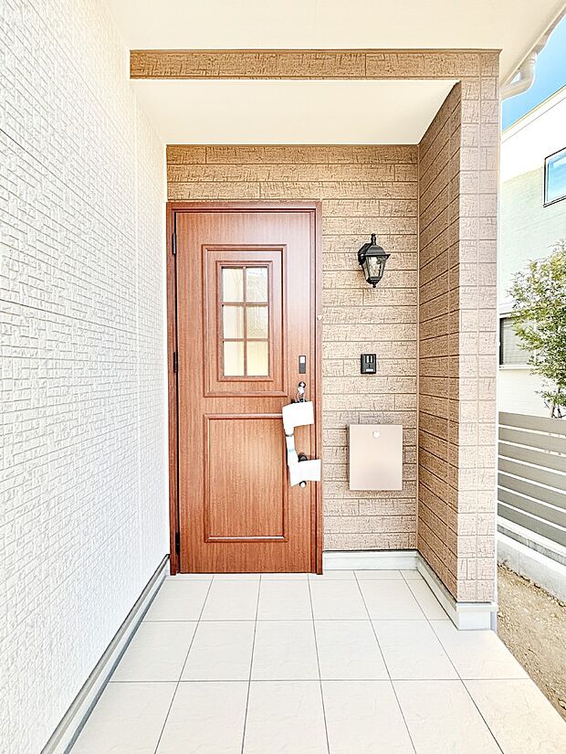 大切な家族、来客を出迎える玄関。