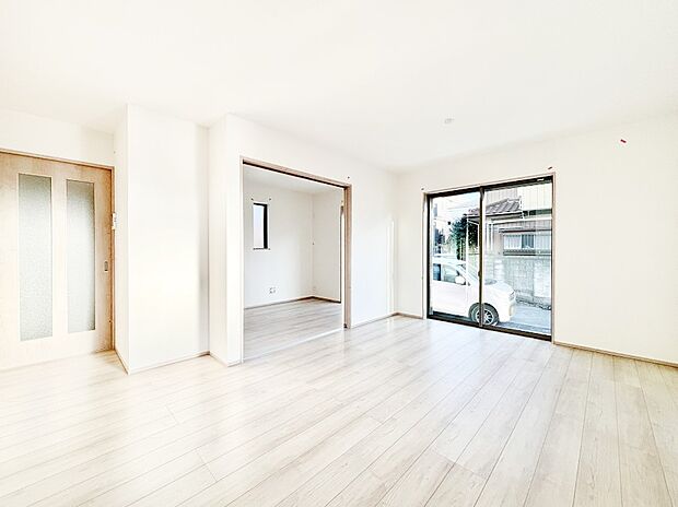 家族団らんの時間も増えそうなくつろぎのリビングダイニング。