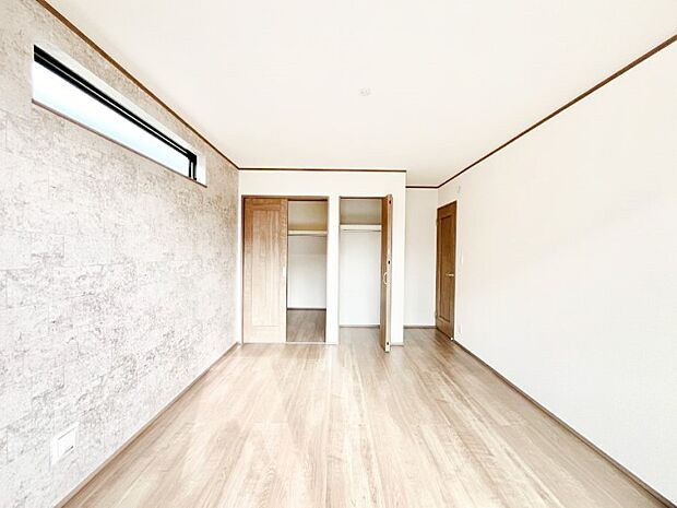 アクセントクロスがオシャレ！プライベート時間も充実しそうな主寝室！