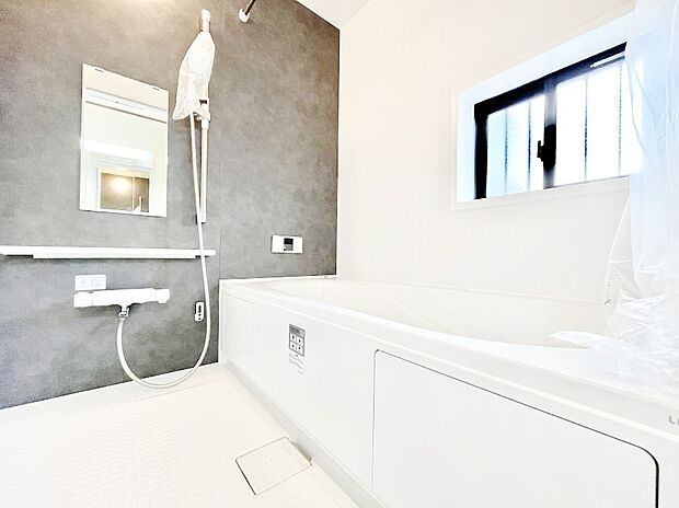 落ち着きのあるダークカラーを基調にしたバスルームで1日の疲れをリフレッシュ！