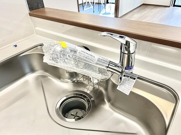 いつでも清潔なおいしいお水を。一つの水栓で水道水と浄水を使い分け。