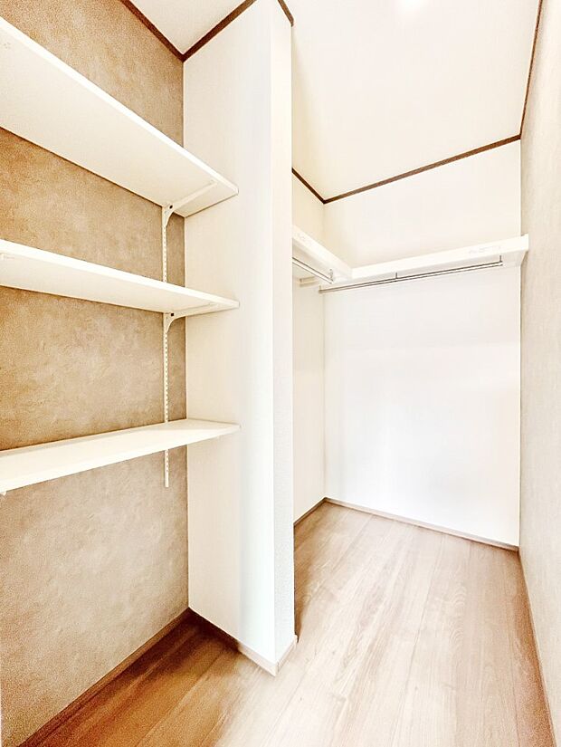 季節の衣類もスッキリ収納！大容量の収納力が魅力的なWIC付きです。