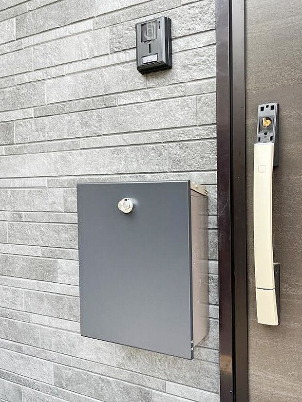 シンプルデザインのポスト。