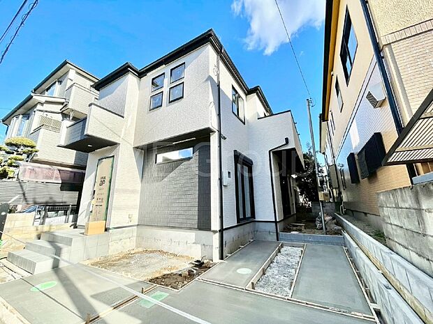 たっぷりの陽光と開放感に包まれる明るい住まい  