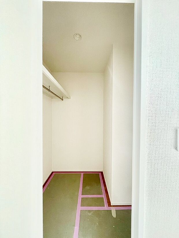 毎日の服選びが楽しくなるウォークインクローゼット 