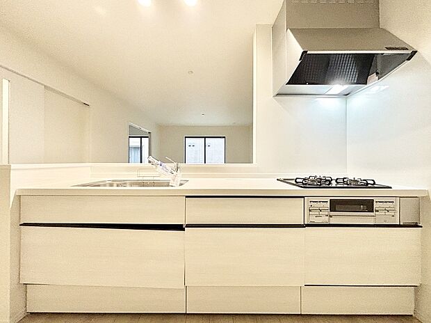 広々とした使い勝手の良いキッチンで日々のお料理も楽しくなりそう