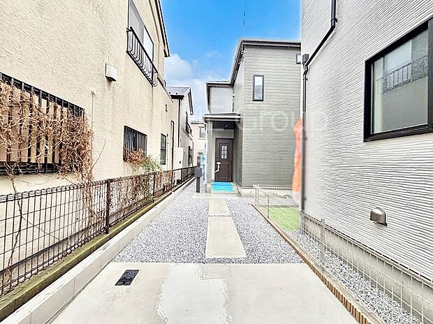 洗練された外観、上質な住空間が広がる室内は永く安心して過ごせる住居です。