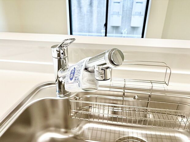 いつでも清潔なおいしいお水を。一つの水栓で水道水と浄水を使い分け。