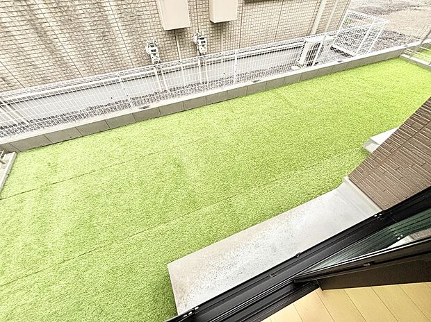 ガーデニングや家庭菜園も楽しめるお庭付き。