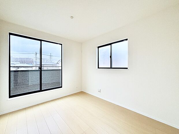 明るいバルコニーサイドに洋室を設置。目覚めの良い寝室に。