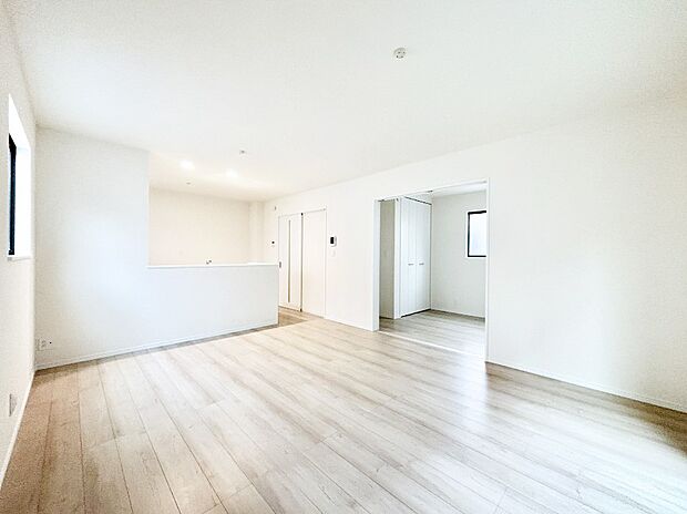 隣接の洋室を開放すればさらに広々空間に  