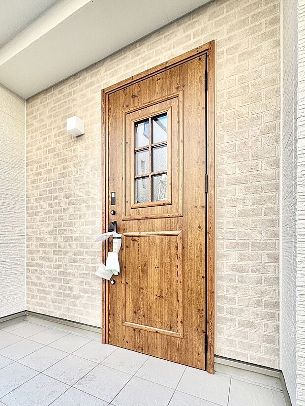 住まいの顔を演出する、玄関ドア。 