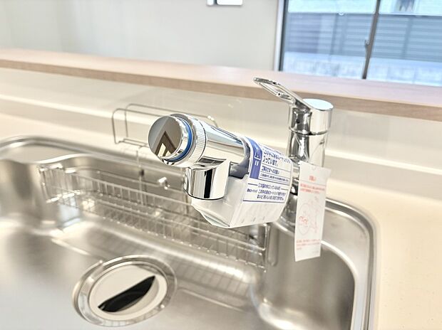 いつでも清潔なおいしいお水を。一つの水栓で水道水と浄水を使い分け。