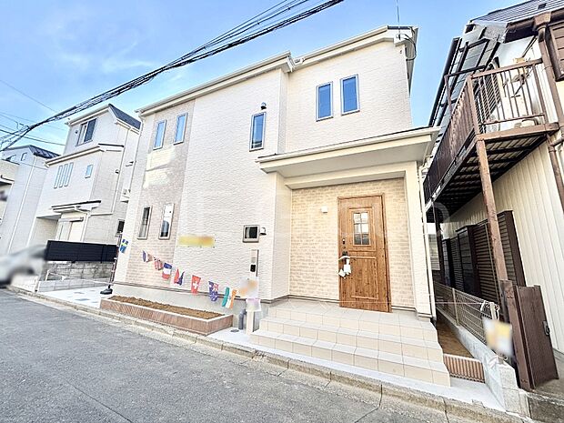 たっぷりの陽光と開放感に包まれる明るい住まい