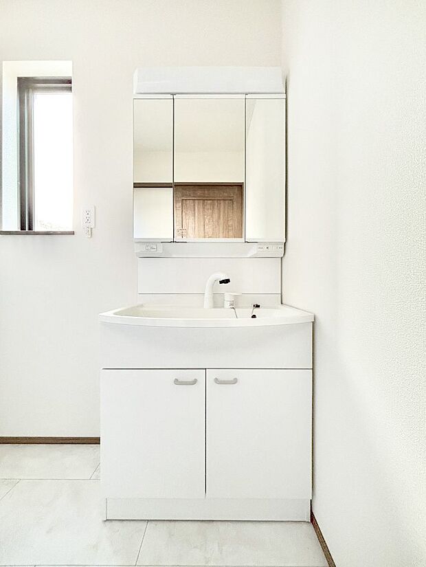 収納力と機能性に優れた洗面化粧台