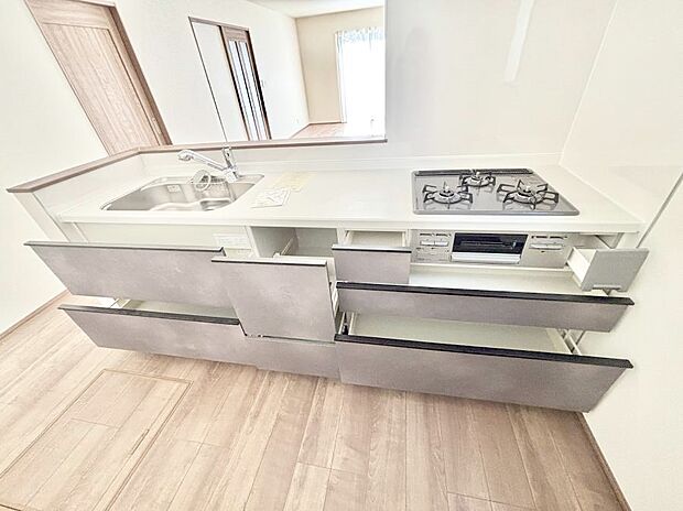 使いやすさを優先したスライド式収納タイプ!